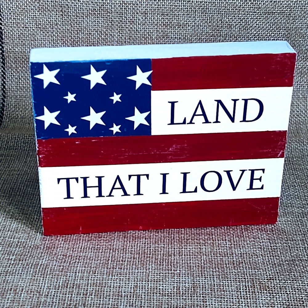 HANDCRAFTED HAND PAINTED TIERED TRAY DECOR/MINI WOOD SIGN/LAND THAT I LOVE SIGN